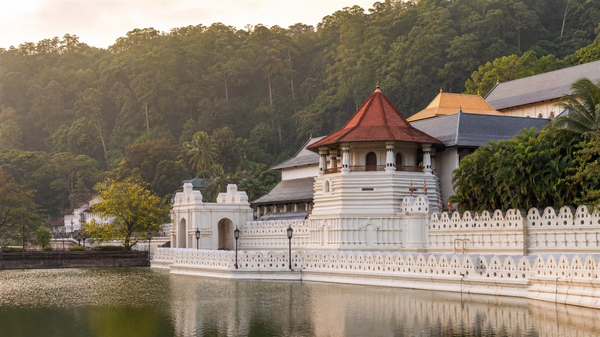 Temple of the Sacred Tooth Relic beside Kandy Lake in Sri Lanka